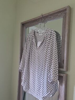 Light Patterned V-Neck Blouse in Cream and Brown